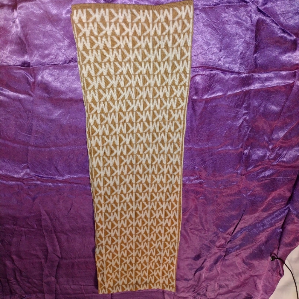 Michael Kors Signature Rectangle Scarf Beige/Tan/Light Brown❗Last Chance To Buy‼ - Picture 3 of 3
